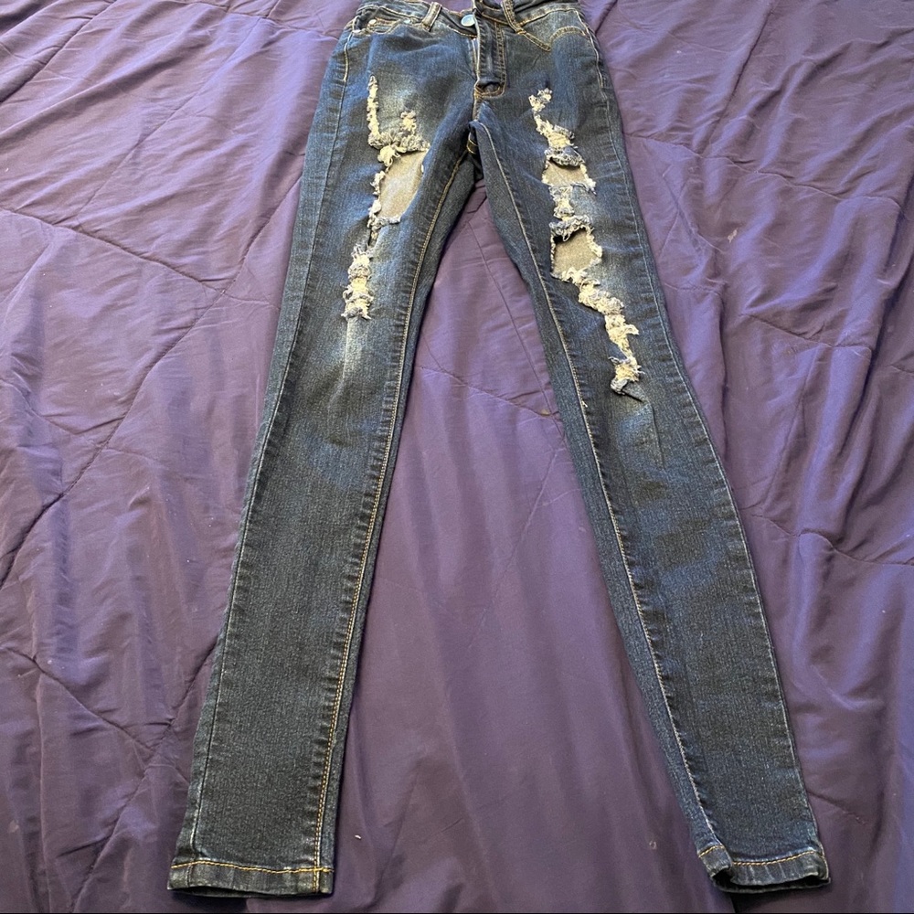Distressed skinny jeans